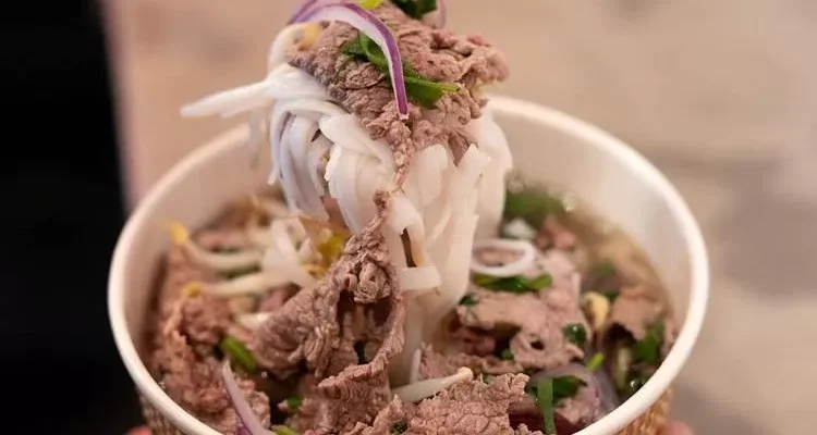 Wisata Kuliner di Vietnam: Menyelami Budaya Makanan Jalanan